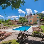 Giovanna, A Charming With Pool In A Beautiful Landscaped Garden