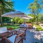 Giovanna, A Charming With Pool In A Beautiful Landscaped Garden Prázdninový dům