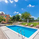 Giovanna, A Charming With Pool In A Beautiful Landscaped Garden