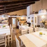Giovanna, A Charming With Pool In A Beautiful Landscaped Garden * Šumber
