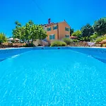 Giovanna, A Charming With Pool In A Beautiful Landscaped Garden *