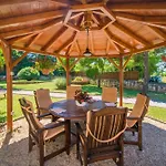 Prázdninový dům Giovanna, A Charming With Pool In A Beautiful Landscaped Garden Šumber