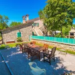 Giovanna, A Charming With Pool In A Beautiful Landscaped Garden Šumber
