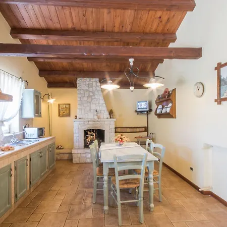 בית נופש Giovanna, A Charming With Pool In A Beautiful Landscaped Garden Šumber