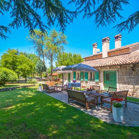 Giovanna, A Charming With Pool In A Beautiful Landscaped Garden *