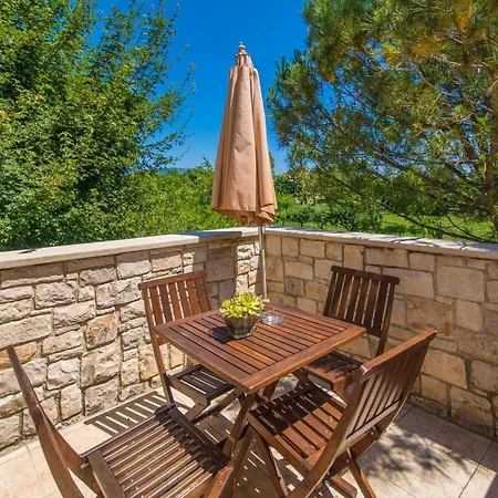 Giovanna, A Charming With Pool In A Beautiful Landscaped Garden בית נופש *