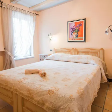 Giovanna, A Charming With Pool In A Beautiful Landscaped Garden Holiday home Sumber