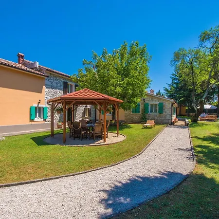 Giovanna, A Charming With Pool In A Beautiful Landscaped Garden *