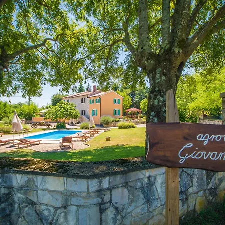 Prázdninový dům Giovanna, A Charming With Pool In A Beautiful Landscaped Garden *