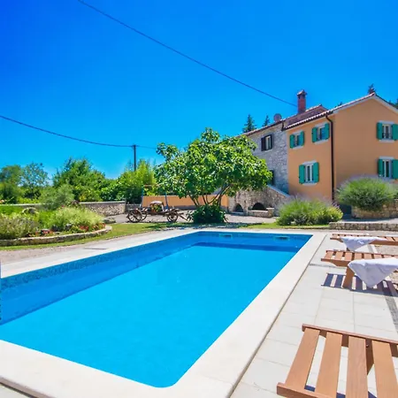 בית נופש Giovanna, A Charming With Pool In A Beautiful Landscaped Garden Šumber