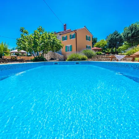 Giovanna, A Charming With Pool In A Beautiful Landscaped Garden *