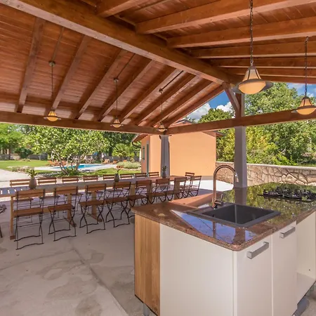 Giovanna, A Charming With Pool In A Beautiful Landscaped Garden Šumber