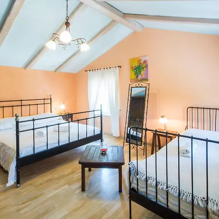 בית נופש Giovanna, A Charming With Pool In A Beautiful Landscaped Garden Šumber