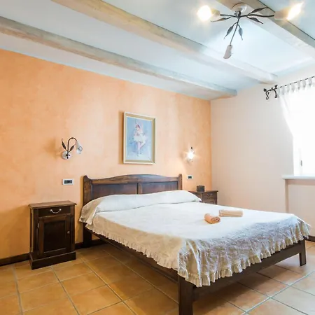 Giovanna, A Charming With Pool In A Beautiful Landscaped Garden Šumber