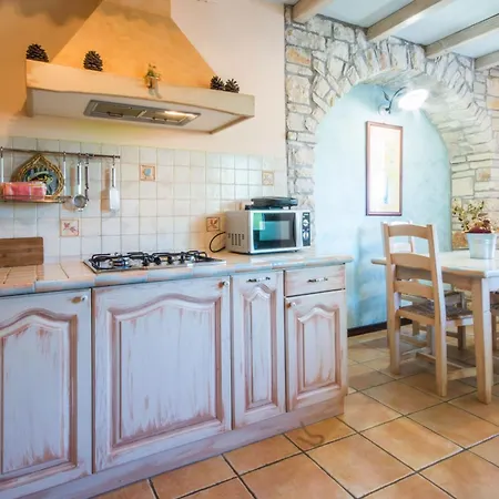 בית נופש Giovanna, A Charming With Pool In A Beautiful Landscaped Garden *
