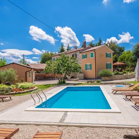 Giovanna, A Charming With Pool In A Beautiful Landscaped Garden Holiday home Sumber